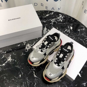 Men/Women Balenciaga Triple S Sneaker Grey/Black