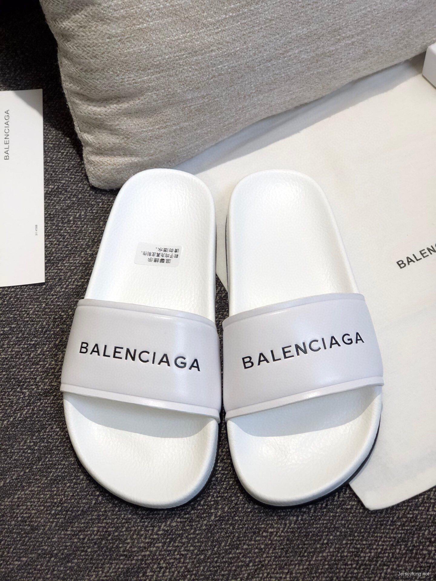 2 Color Men/Women Balenciaga Slipper Item 1092130