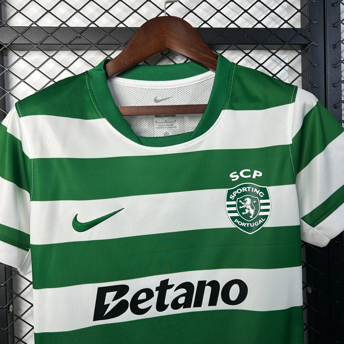 25/26 Women Sporting Lisbon Home Jersey