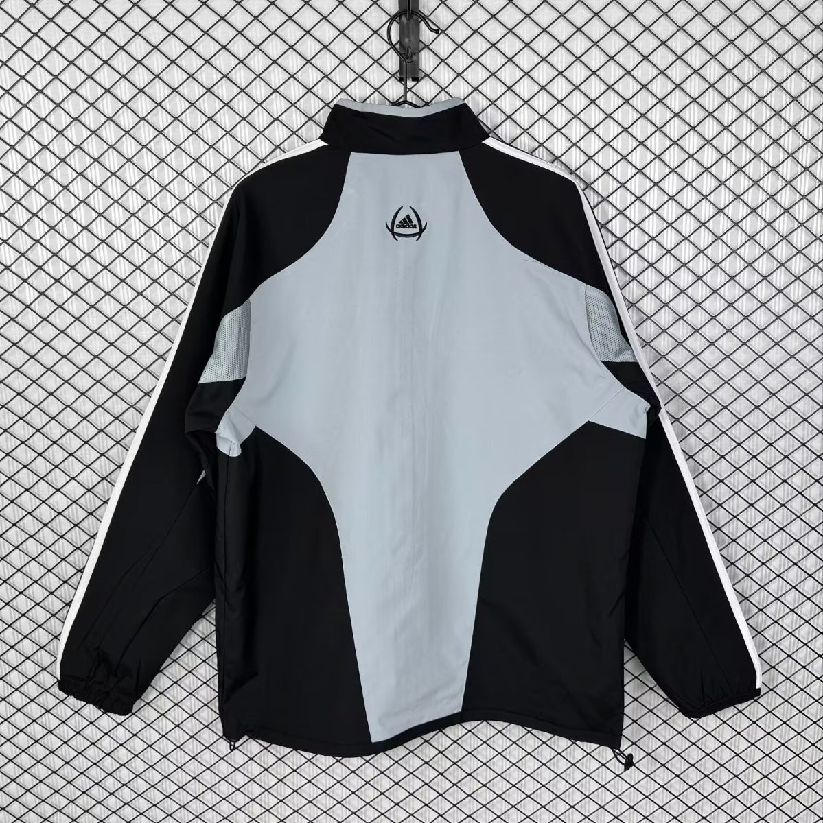 Retro 04/05 Real Madrid Black/Grey Windbreaker